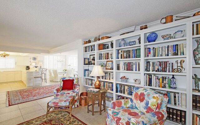 Shoreline 1106 Condo by RedAwning