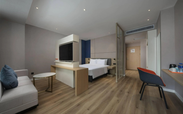 Holiday Inn Express Chongqing Caiyun Lake