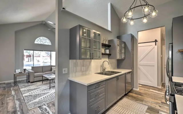 Modern Flagstaff Retreat ~ 4 Mi to Downtown!