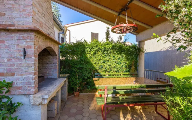Quaint Apartment With Garden in Medulin