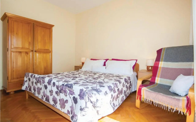 Three-Bedroom Apartment in Brodarica