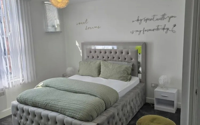 Glams Cozy City Apartment in Wolverhampton