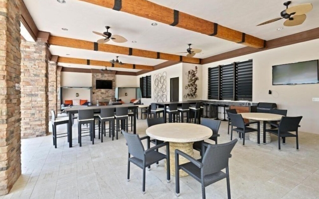 6BR 5BA Pool Home in Solterra