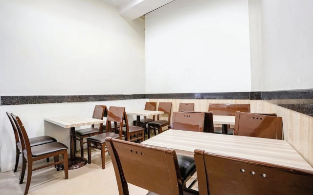 Fabhotel Kamran Residency