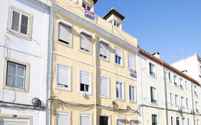 Charming 1 Bedroom Apartment w/ Terrace Near Belém