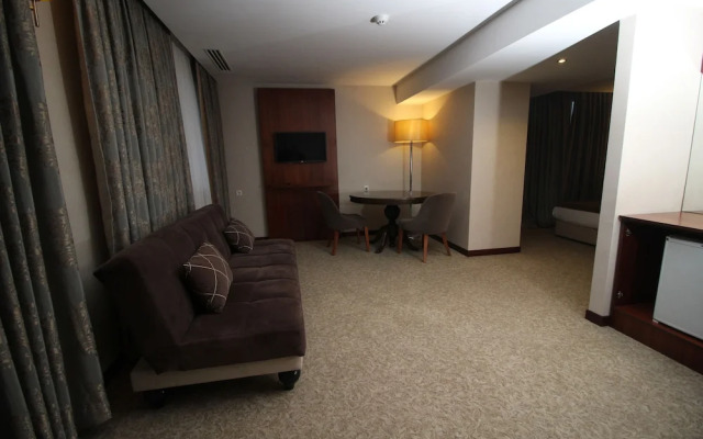 Vali Erdogan Konuk Evi Hitit Otel