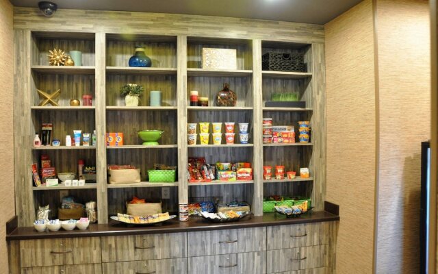 Holiday Inn Express & Suites Perry-National Fairground Area #34 by IHG