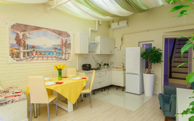 LaMare (LaMare) on Komsomolskaya street 4