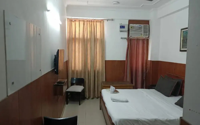 Goroomgo Noida Royal Residency
