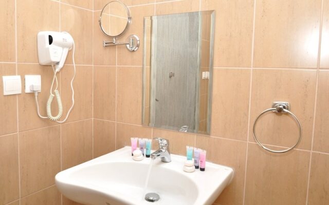 Al Burhan Pearl Hotel