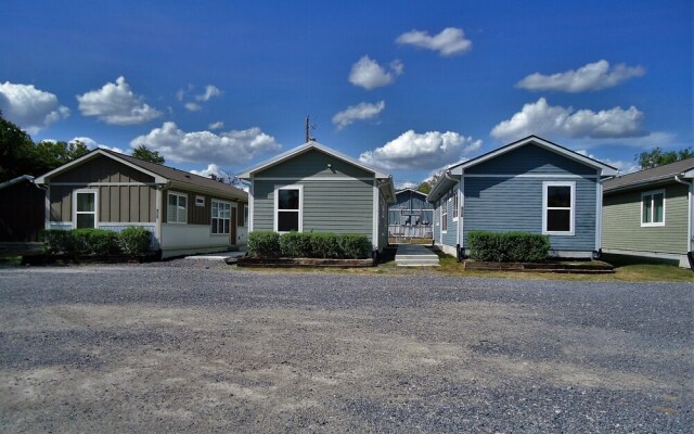 Karnes City Cottages