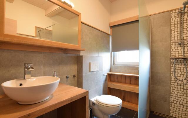 Grandeur Villa with Sauna & Hot Tub in Durbuy