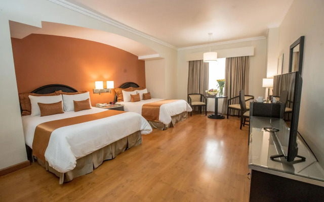 Hotel Plaza de Oro