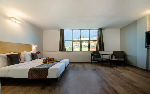 OYO Townhouse 042 Urvashi Theatre