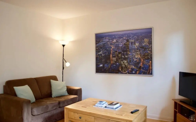 Modern 2 Bedroom City Centre Flat