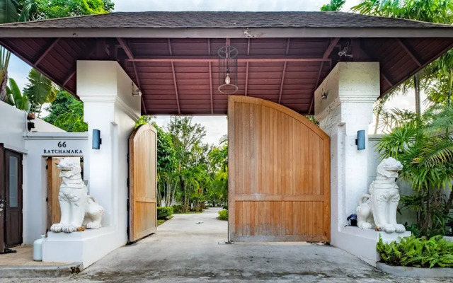 Phuket Ratchamaka Pool Villa