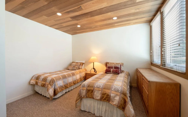 Pay Day Condominiums