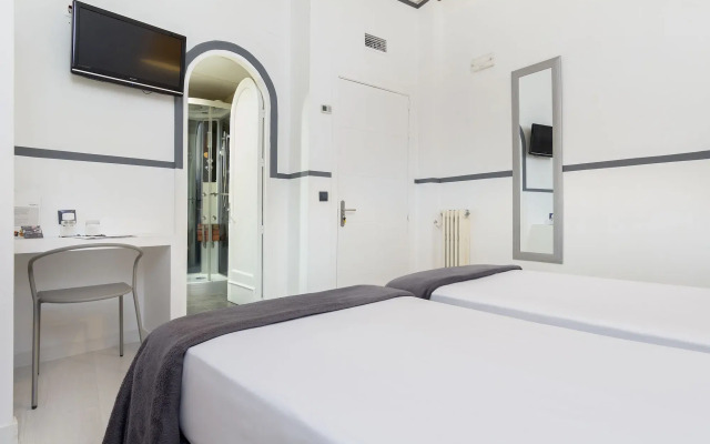 Hostal Gran Via 63 Rooms