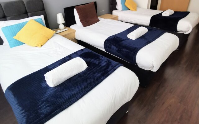 Beautiful 2-bed Apartment Sleeps 5 in Birmingham
