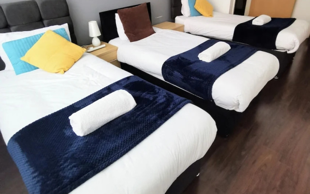 2bed Apt -king Bed -free Parking - Family Friendly