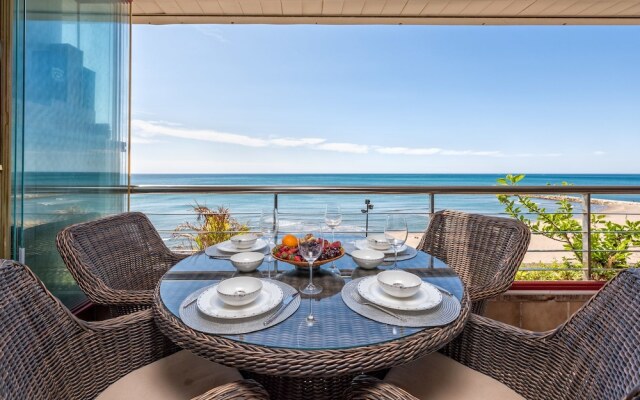 Magnificent 1st Line Beach Condo, Panoramic Sea Views