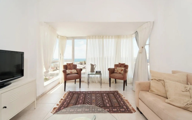 Bright and Charming 1BR Apt Near Shore