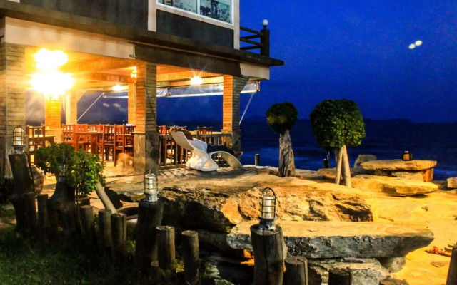 Needa Rock Resort