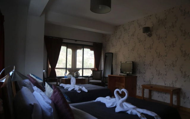 Hotel Golden Roots