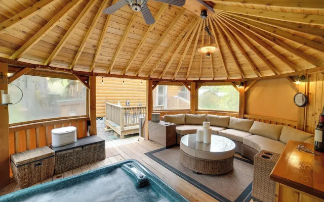 'moose Lodge' Cabin w/ Entertainment Gazebo!