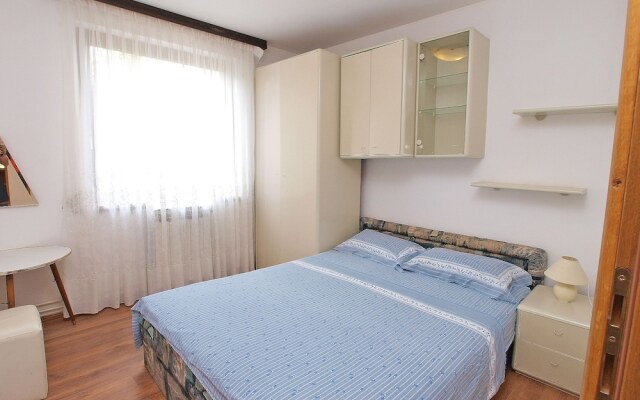 Apartment 772
