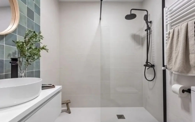 Boma - 2 Bedrooms and Terrace in Recoletos