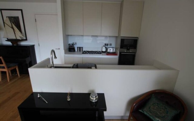 Modern 1-Bed in the Iconic Quartermile Area
