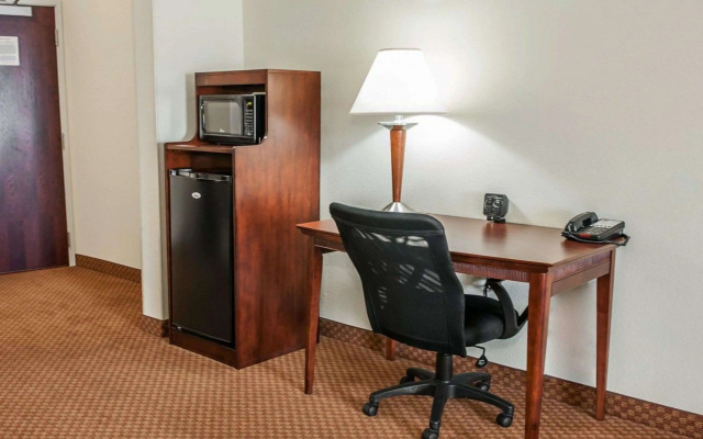 Comfort Suites near Indianapolis Airport