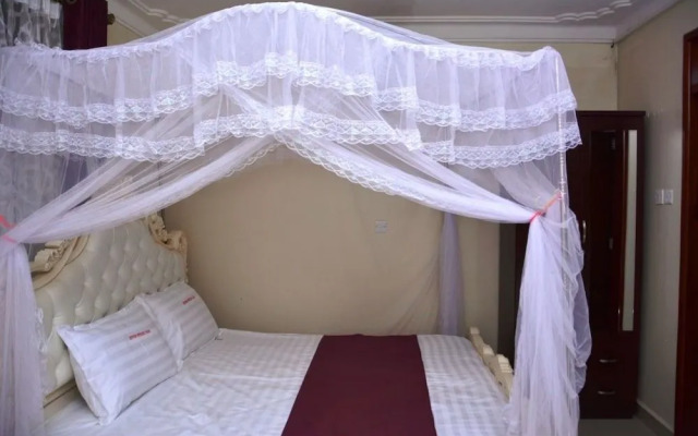 Mak-Queen Hotel