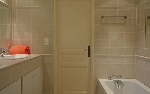 Captivating Home in Murs France With Private Swimming Pool