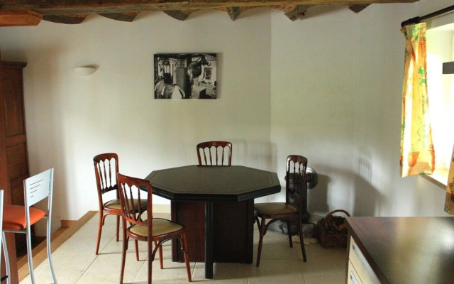 Modern Holiday Home in Gembloux with Meadows Nearby