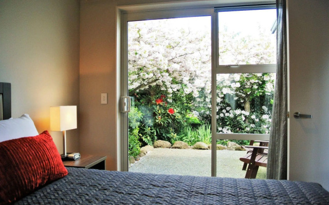 Oxford Village Motels