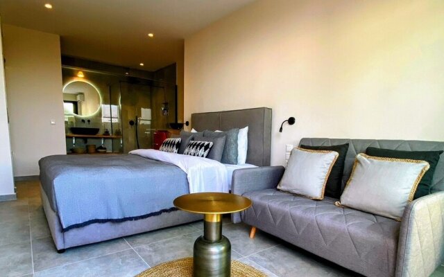 Room in Studio - Luxury Suite With a Queen's Double bed ,stunning sea Vews and Private Jacuzzi