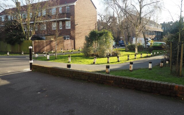 Cosy Quiet Top-floor Flat Across From Dulwich Park