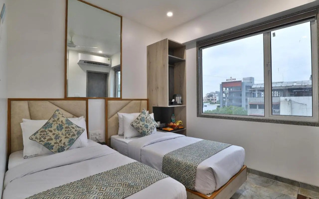 OYO Rooms Near Station Gulambaba Road 2