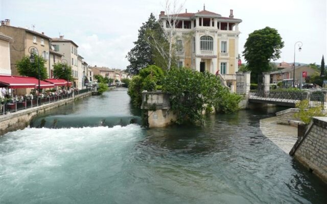 Apartment With 2 Bedrooms in L'isle-sur-la-sorgue, With Wonderful City