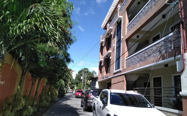 V.F. Riton Apartelle