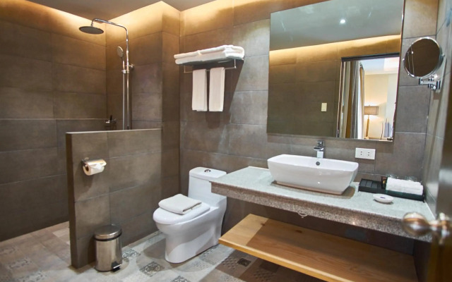 J7 Hotel Iloilo