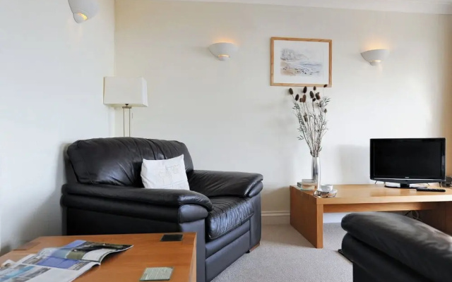 4 Coram Court
