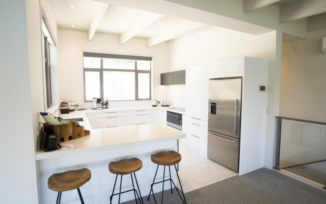 The Rees Hotel, Luxury Apartments & Lakeside Residences