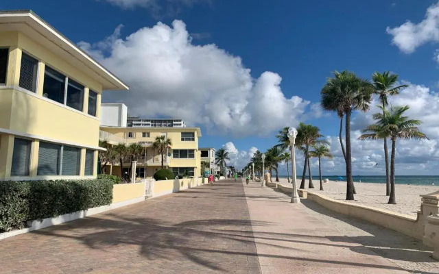 Tiana Beach Inn