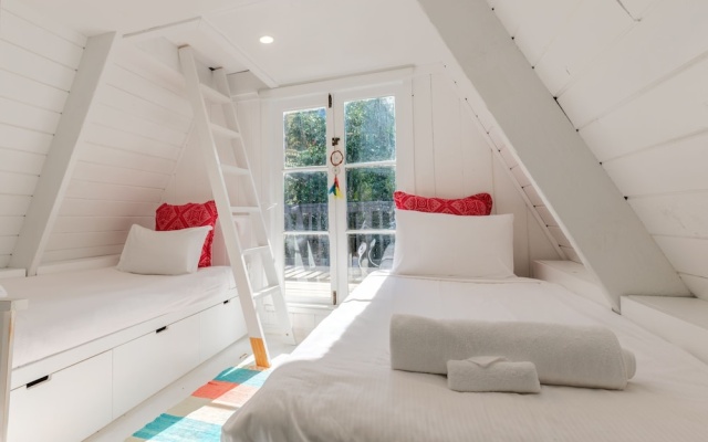 Enchanted Valley - Secret Cottage – Guest Rooms – Palm Beach
