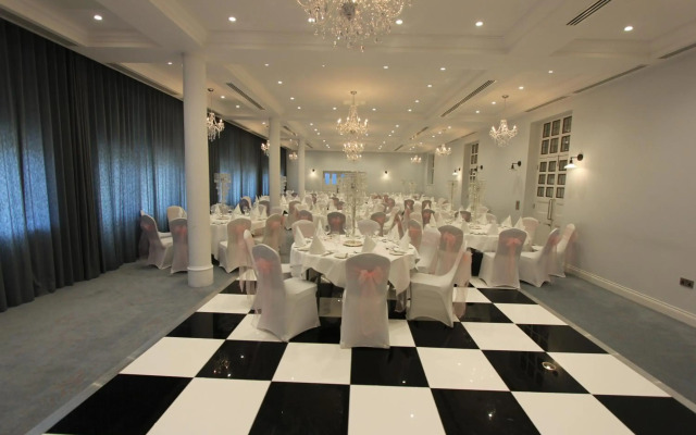 Yarrow Hotel