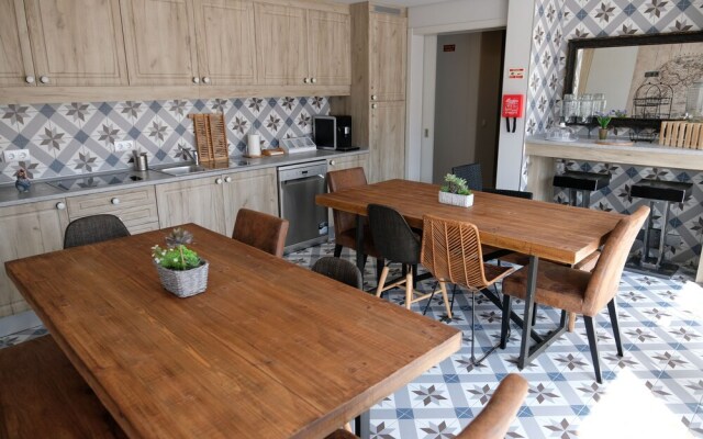 Royal Beach Hostel & Suites