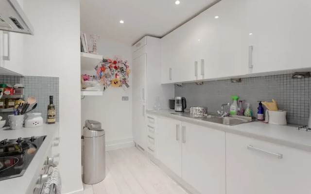 1 Bedroom Apartment With Balcony in Haggerston